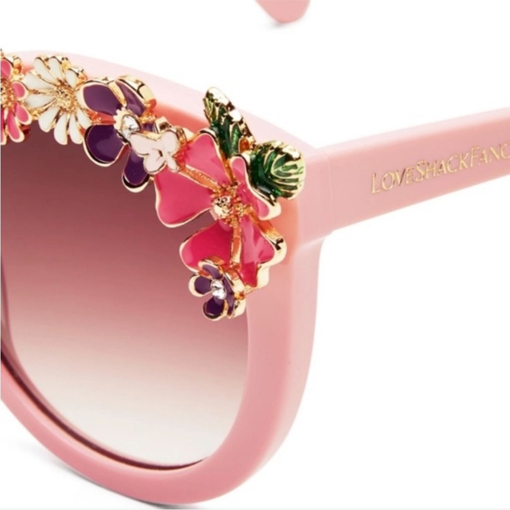 LOVESHACKFANCY SUNGLASSES ASO Paris Hilton - Picture 6 of 11